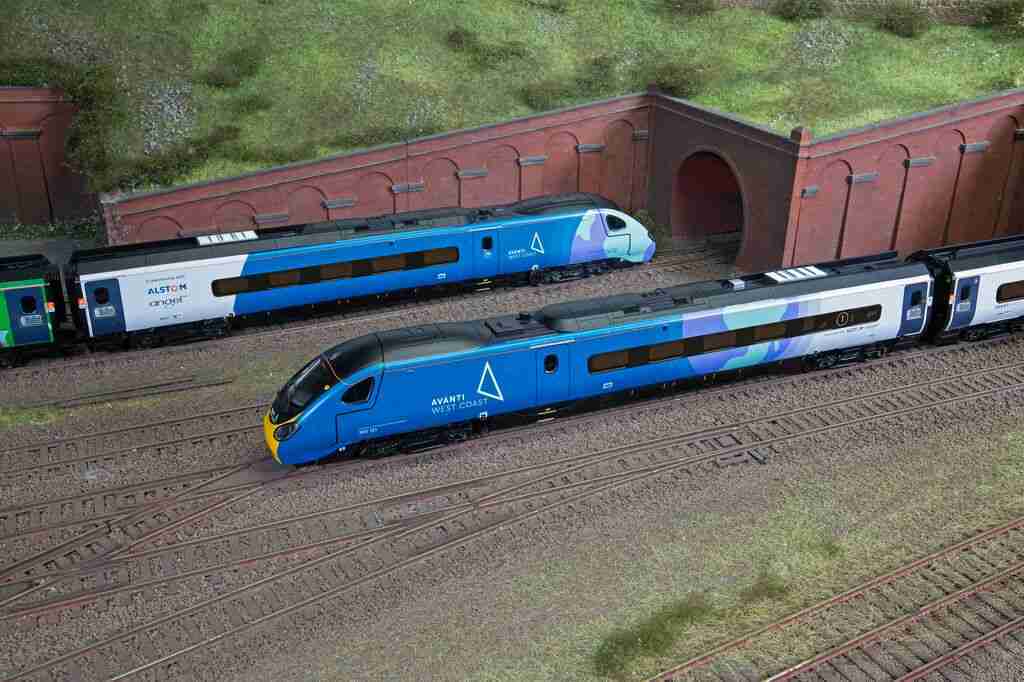 Hornby R30444 Avanti West Coast Class 390 390121 'Cop26' Livery, 4 Car ...